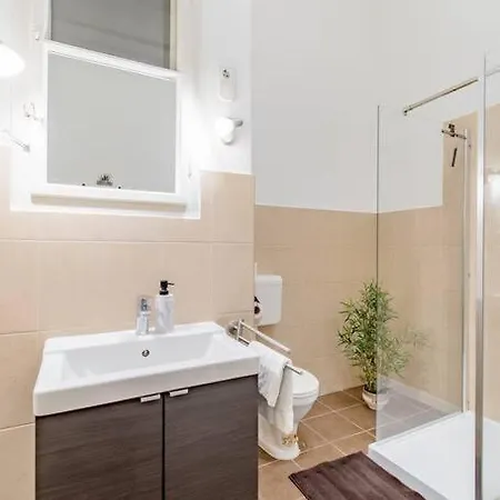108m2 3 Bedroom Central With 2,5 Bath * Budapesta