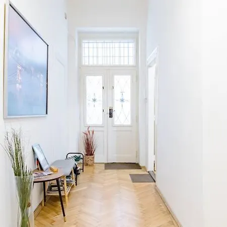 108m2 3 Bedroom Central With 2,5 Bath Apartament Budapesta