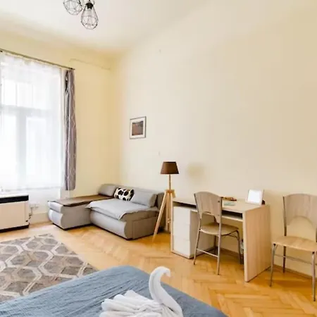 108m2 3 Bedroom Central With 2,5 Bath * Budapesta